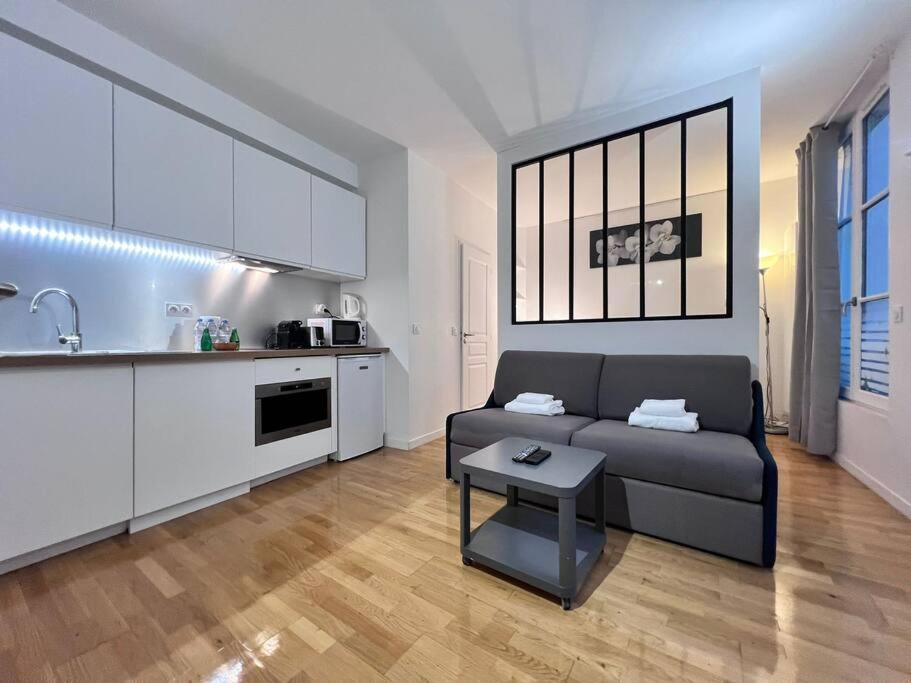 Grand 2 Pers Republique Bastille 3 * Paris